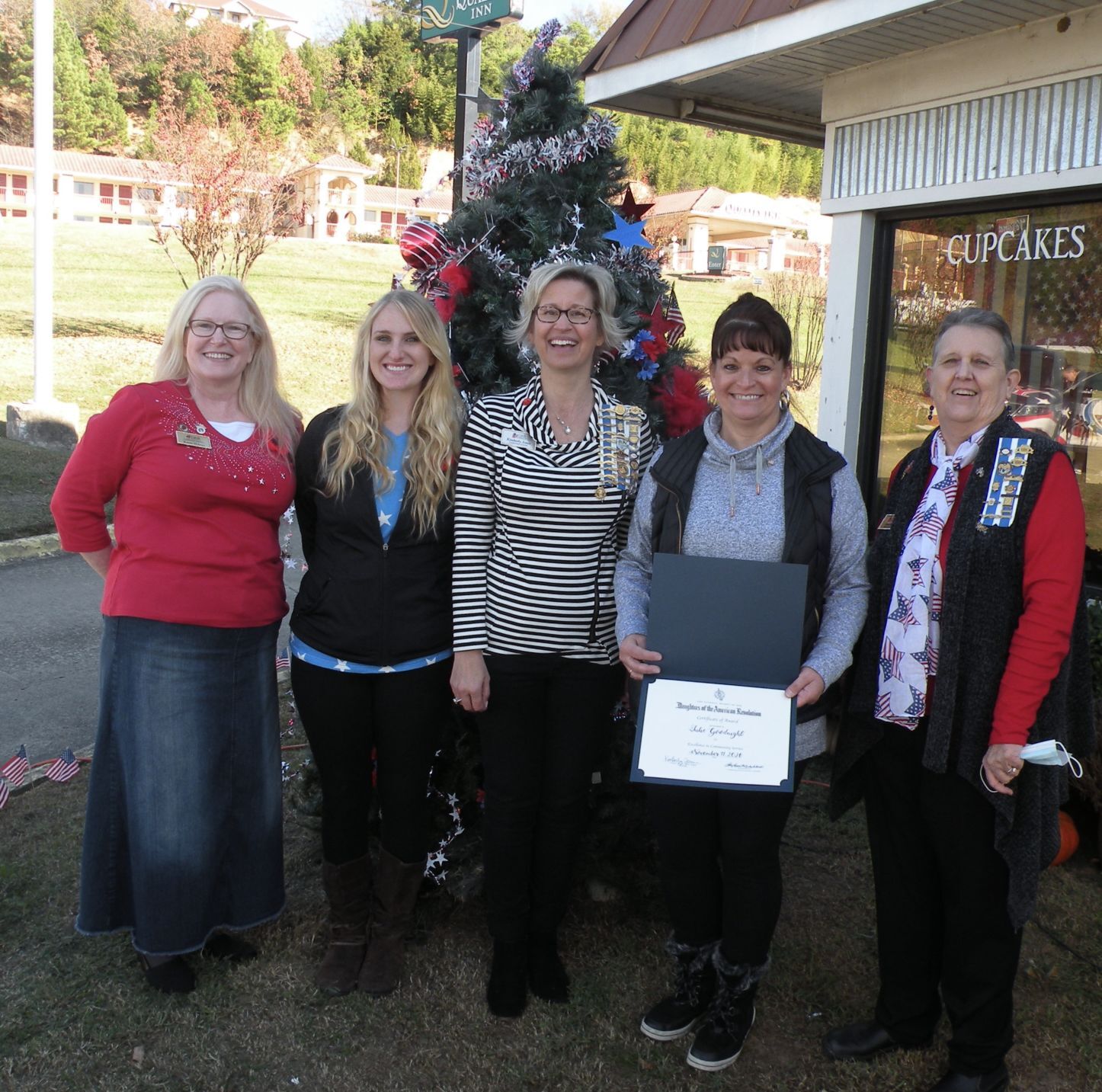DAR presents Community Service Award